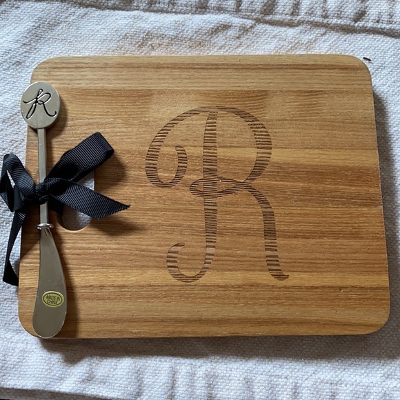Cheese Board with “R” initial and spread knife - Picture 4 of 5